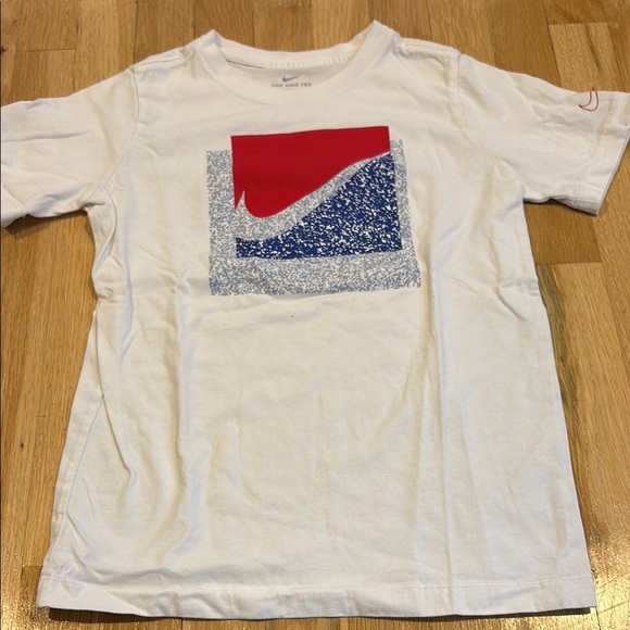 Nike Boys White and Red Short Sleeve Tee Size M - Picture 1 of 4